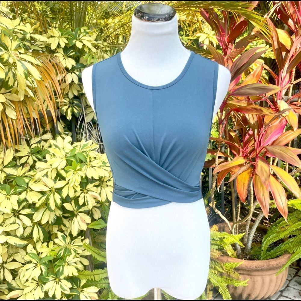 Fabletics Powertouch Light Front Twist Tank - Picture 2 of 7